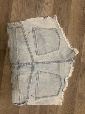 Women’s Light Wash Denim Jean Shorts - Light Blue